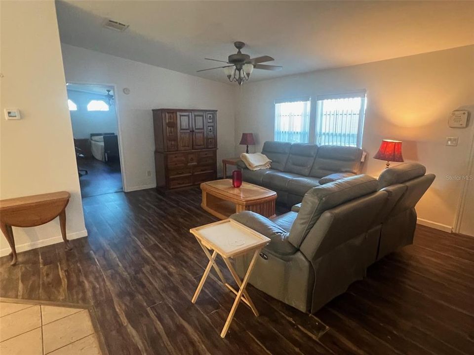 Active With Contract: $130,000 (3 beds, 2 baths, 1484 Square Feet)
