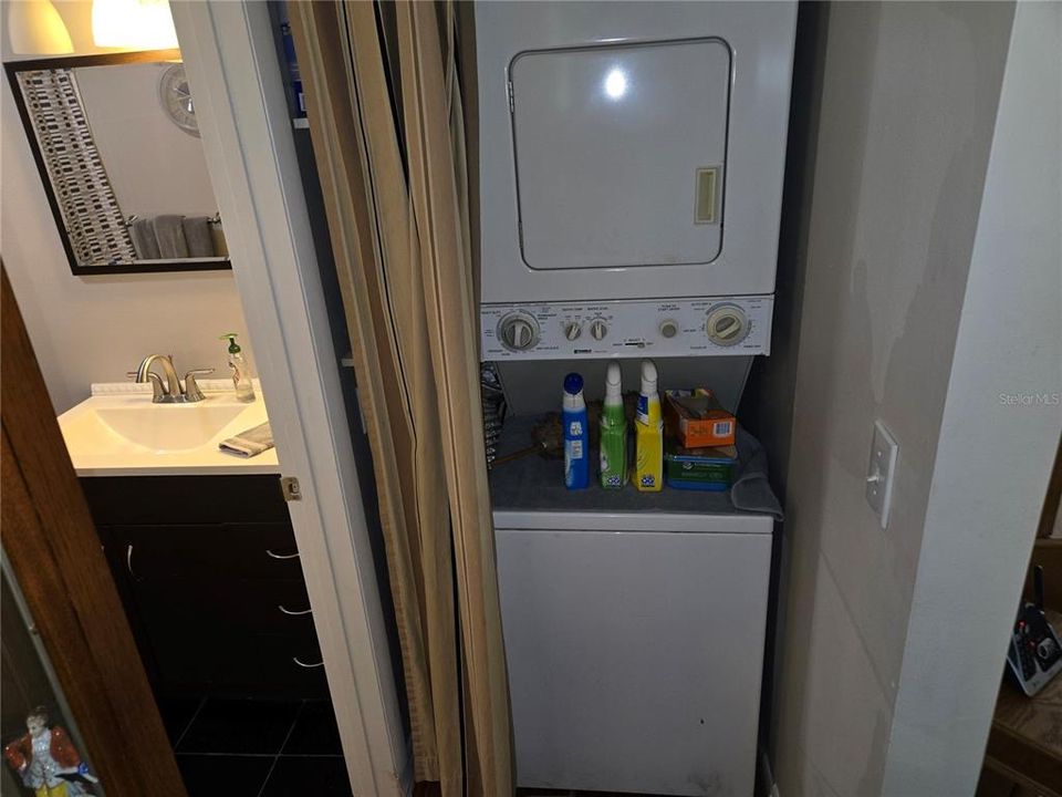 Activo con contrato: $119,900 (2 camas, 2 baños, 865 Pies cuadrados)