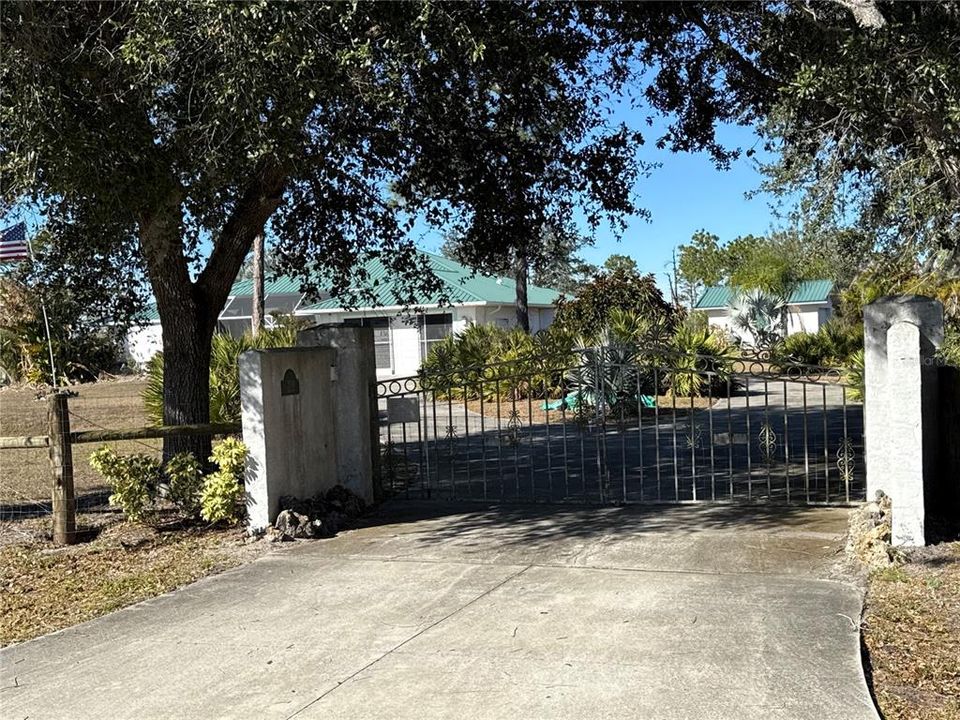 Active With Contract: $499,609 (3 beds, 3 baths, 2330 Square Feet)