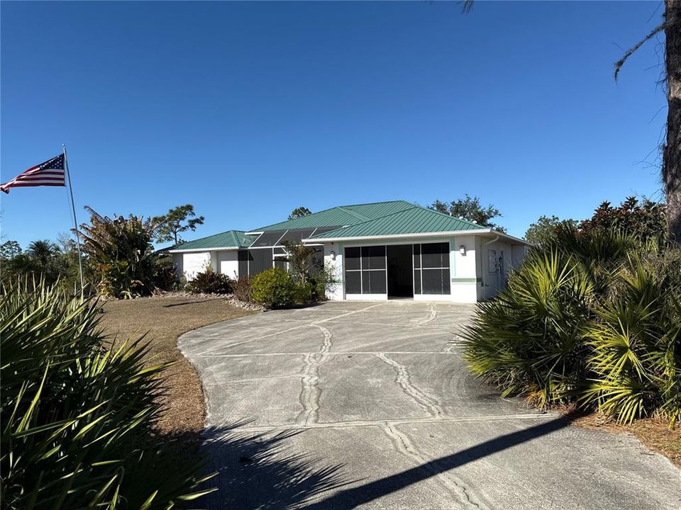 Active With Contract: $499,609 (3 beds, 3 baths, 2330 Square Feet)
