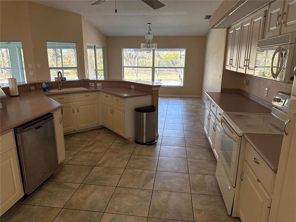 Active With Contract: $499,609 (3 beds, 3 baths, 2330 Square Feet)