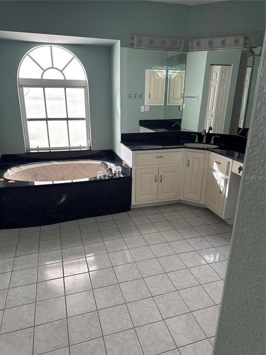 Active With Contract: $499,609 (3 beds, 3 baths, 2330 Square Feet)