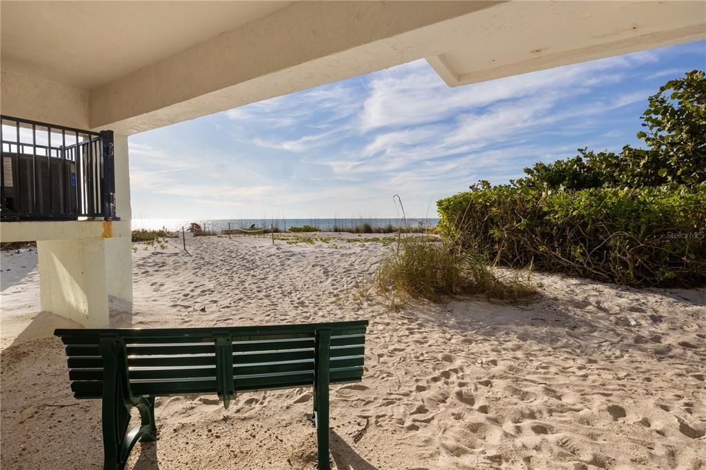 For Sale: $799,000 (2 beds, 2 baths, 1236 Square Feet)