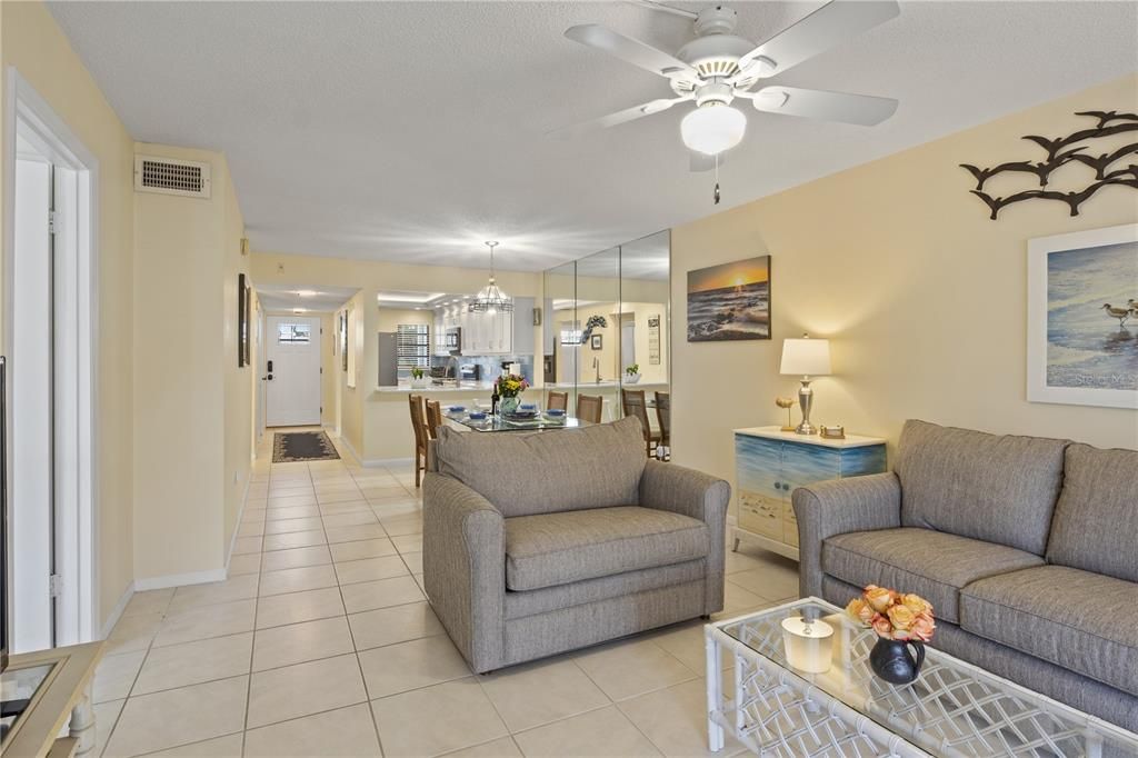 For Sale: $799,000 (2 beds, 2 baths, 1236 Square Feet)