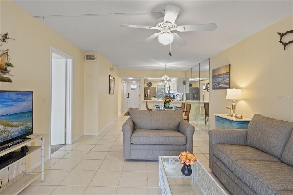 For Sale: $799,000 (2 beds, 2 baths, 1236 Square Feet)