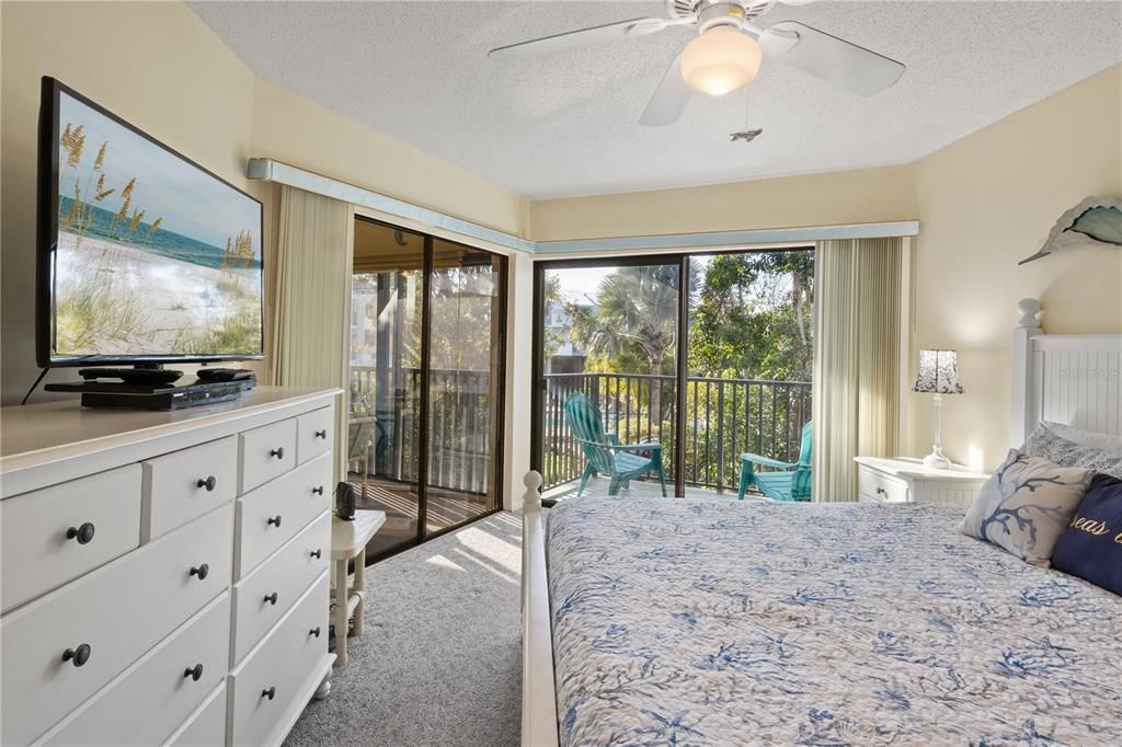 For Sale: $799,000 (2 beds, 2 baths, 1236 Square Feet)