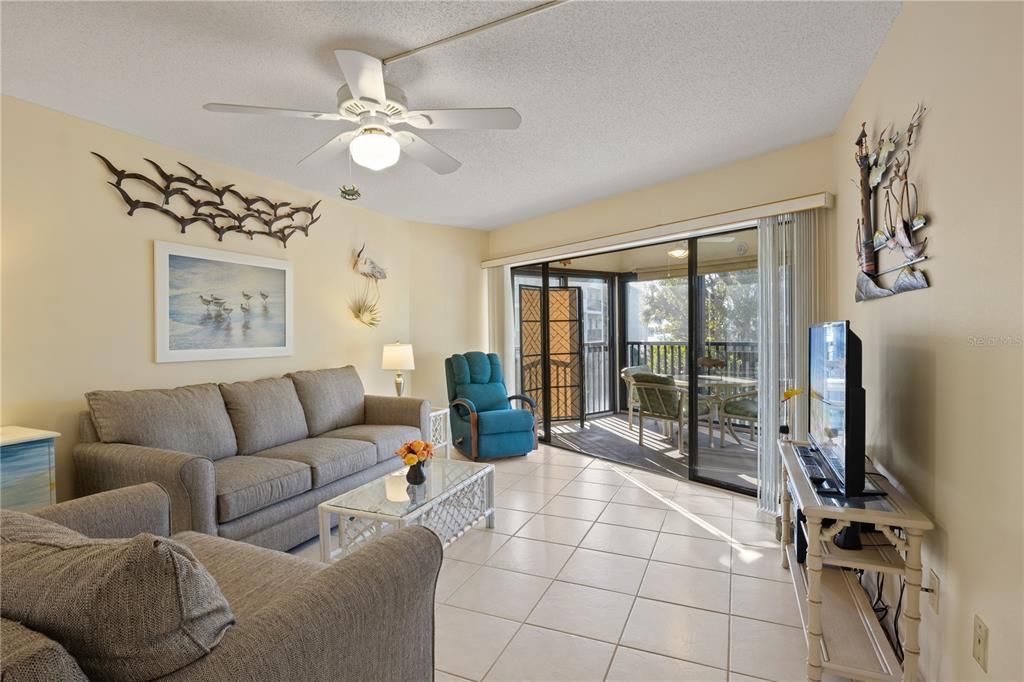 For Sale: $799,000 (2 beds, 2 baths, 1236 Square Feet)
