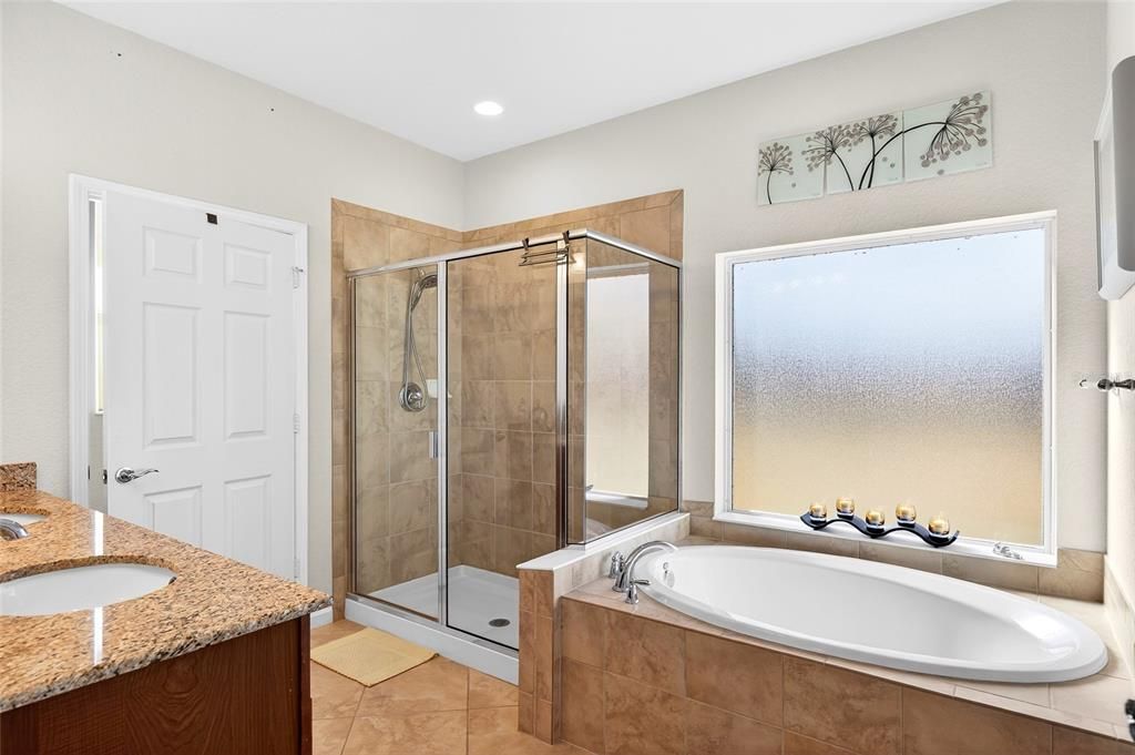 For Sale: $450,000 (3 beds, 3 baths, 2536 Square Feet)