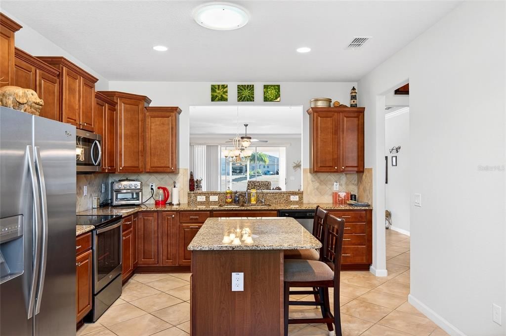 For Sale: $450,000 (3 beds, 3 baths, 2536 Square Feet)