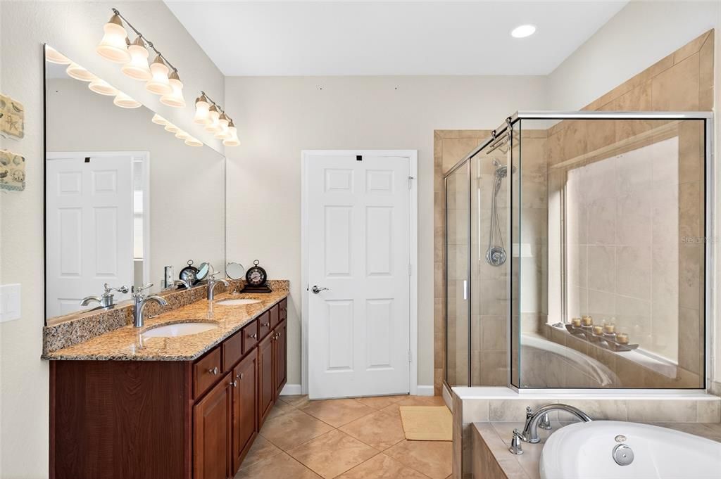 For Sale: $450,000 (3 beds, 3 baths, 2536 Square Feet)
