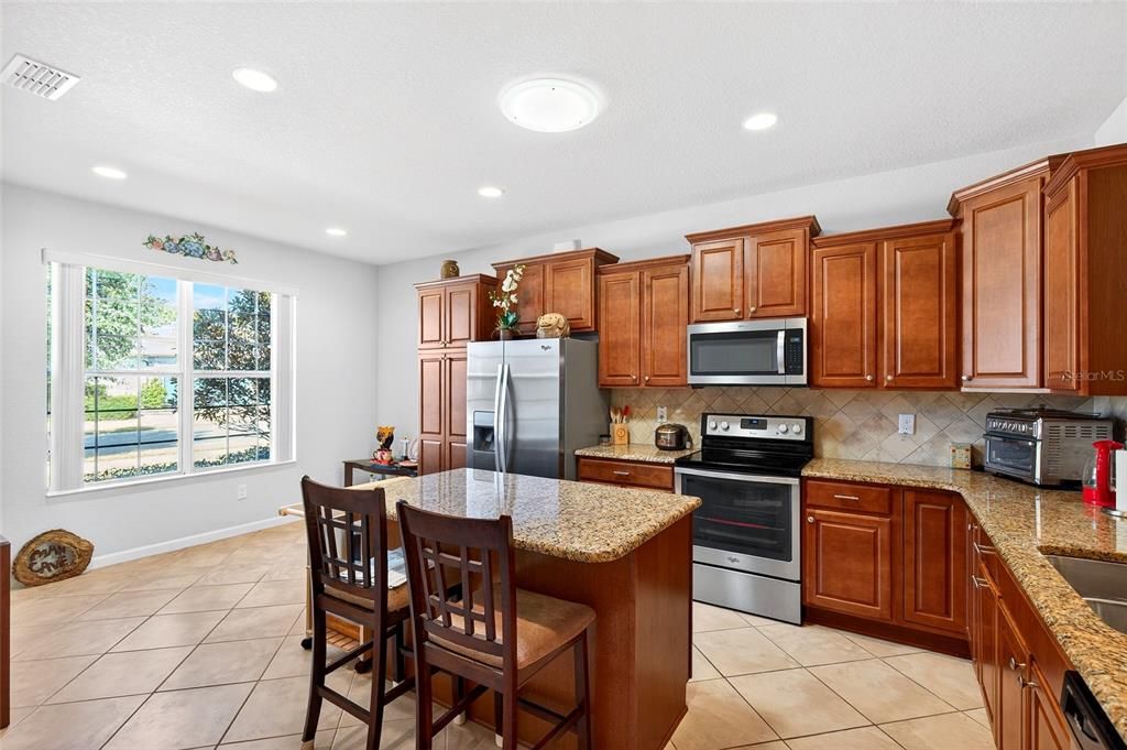 For Sale: $450,000 (3 beds, 3 baths, 2536 Square Feet)