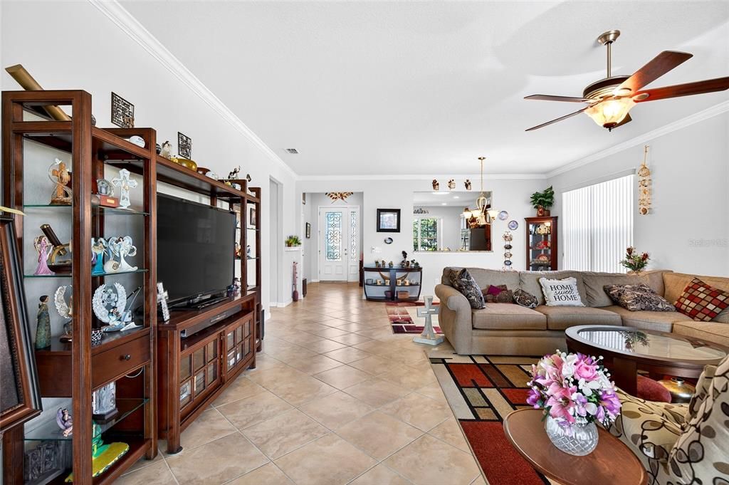 For Sale: $450,000 (3 beds, 3 baths, 2536 Square Feet)