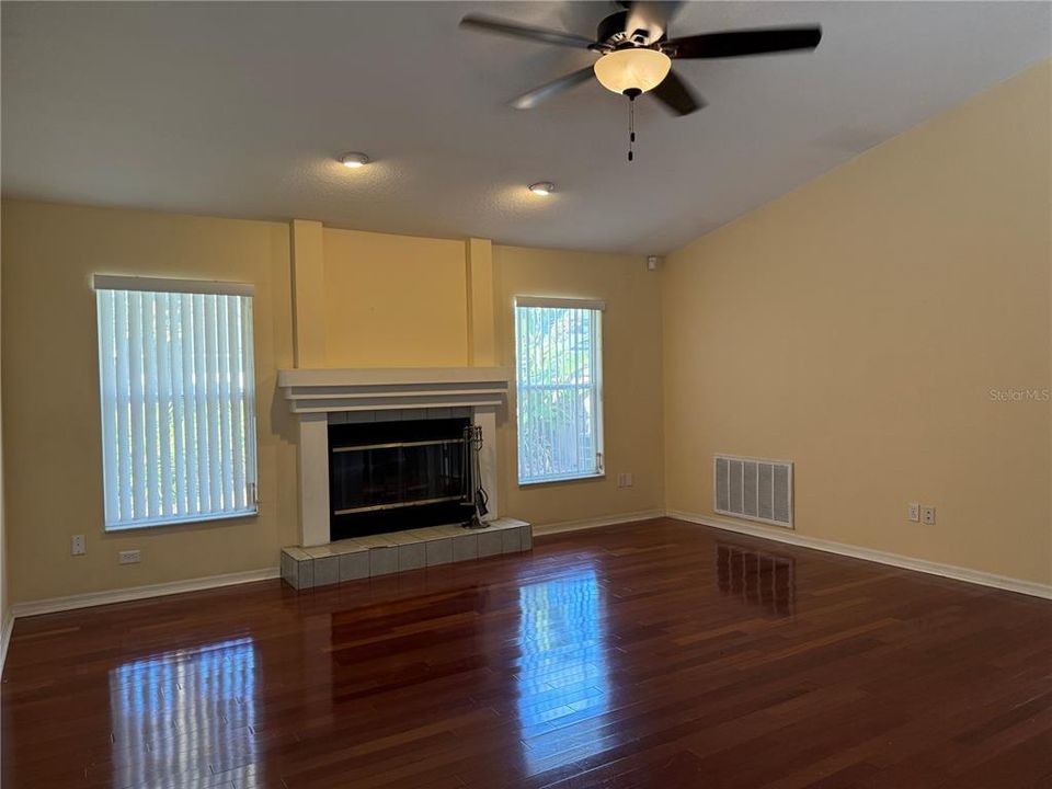 For Rent: $3,150 (4 beds, 2 baths, 2232 Square Feet)