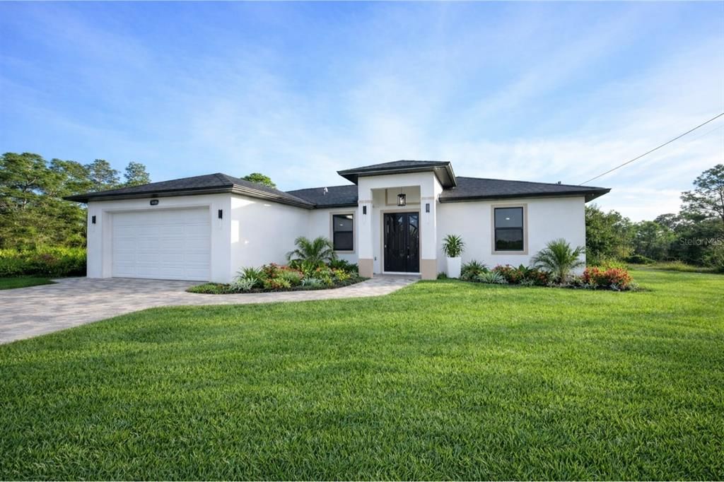 Active With Contract: $299,900 (3 beds, 2 baths, 1384 Square Feet)