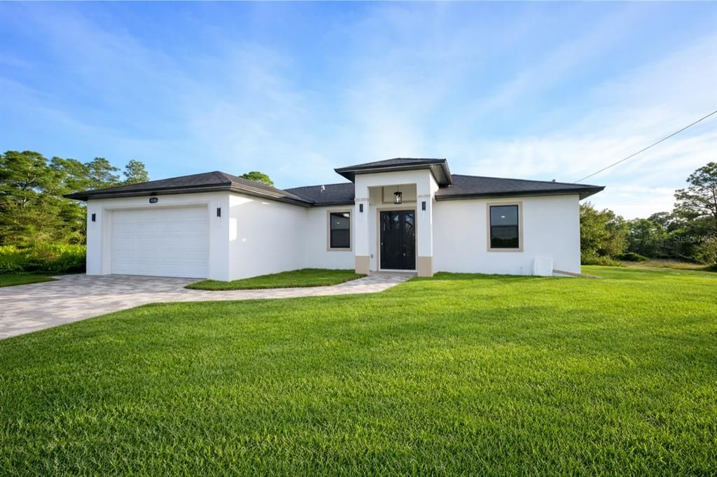 Active With Contract: $299,900 (3 beds, 2 baths, 1384 Square Feet)