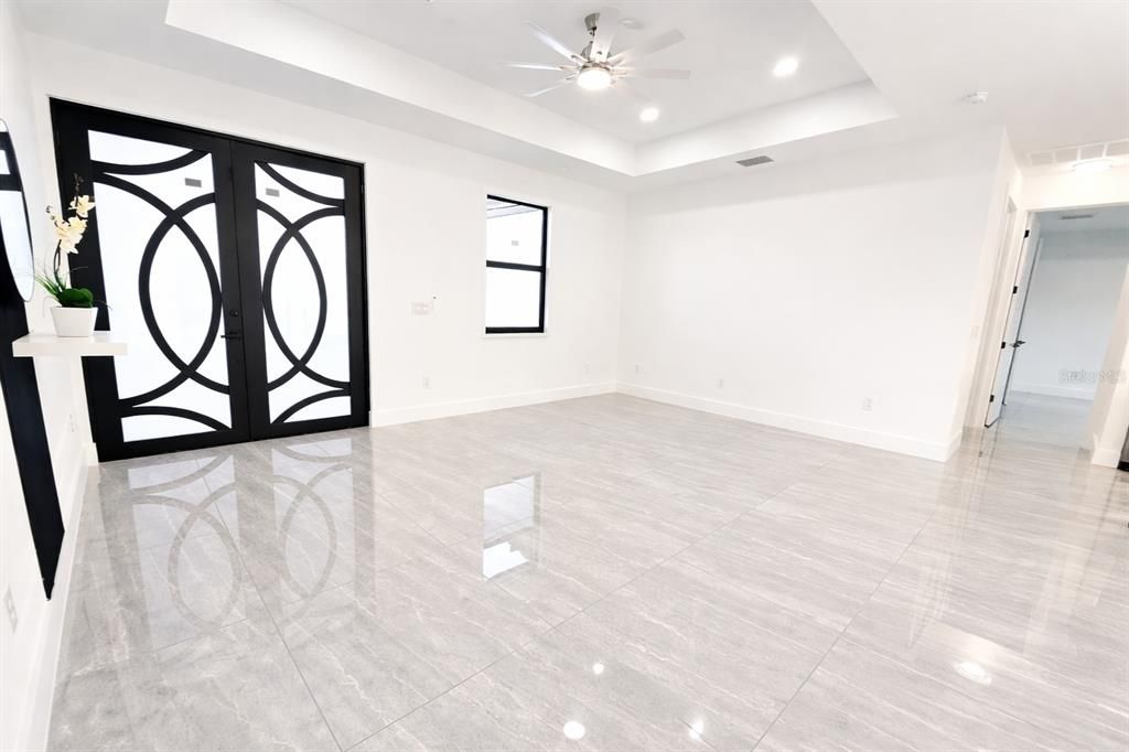 Active With Contract: $299,900 (3 beds, 2 baths, 1384 Square Feet)
