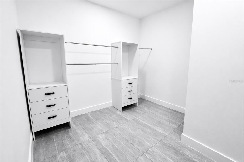 Active With Contract: $299,900 (3 beds, 2 baths, 1384 Square Feet)