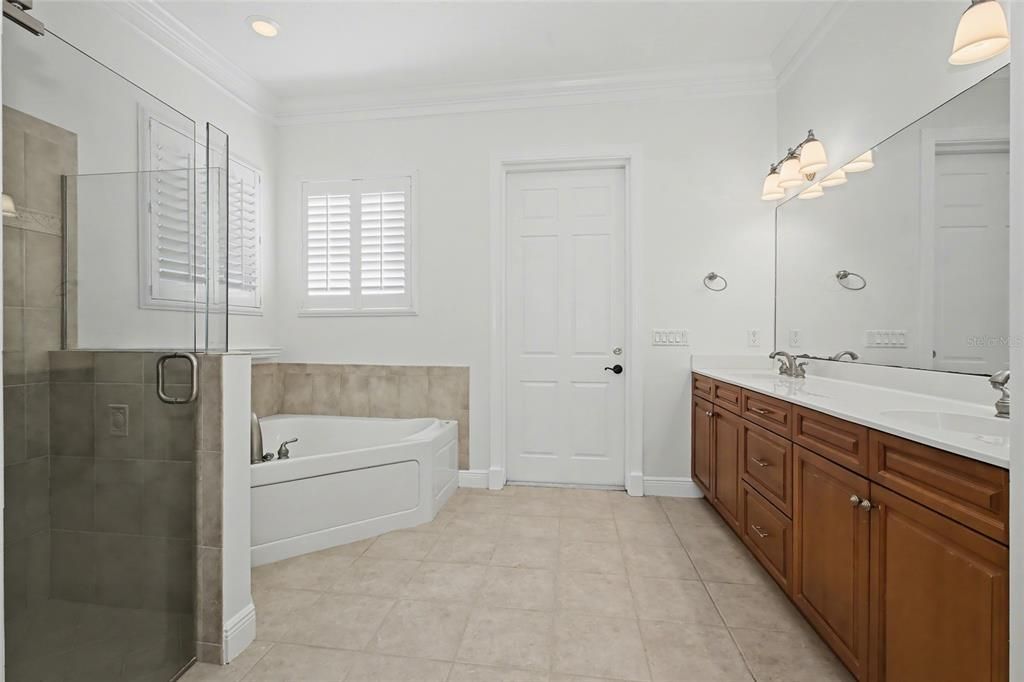 Activo con contrato: $599,000 (3 camas, 3 baños, 2489 Pies cuadrados)