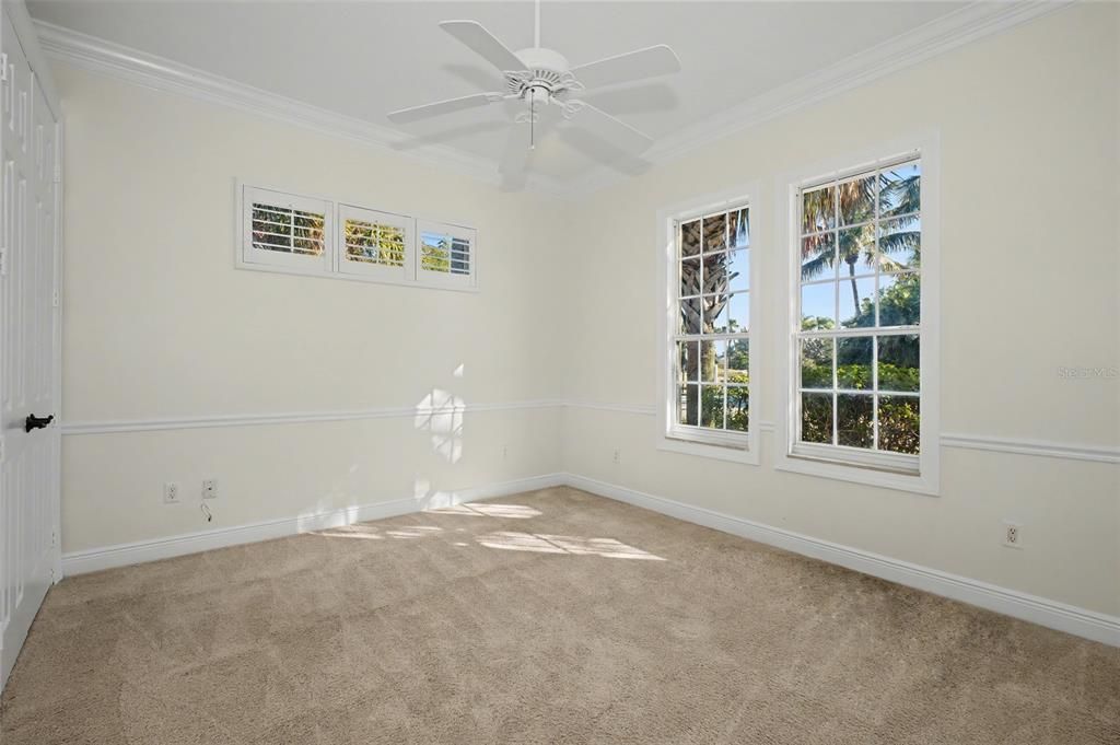 Activo con contrato: $599,000 (3 camas, 3 baños, 2489 Pies cuadrados)