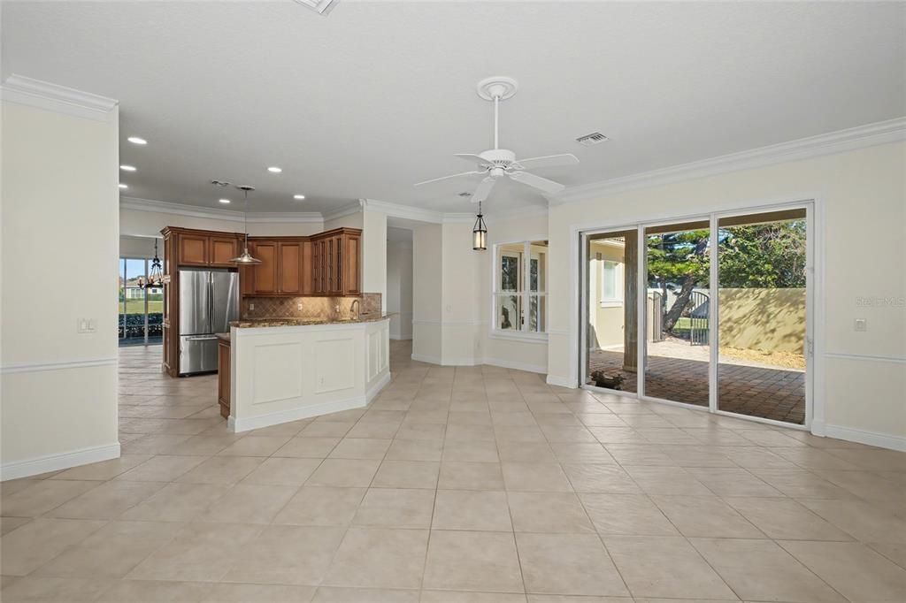 Activo con contrato: $599,000 (3 camas, 3 baños, 2489 Pies cuadrados)