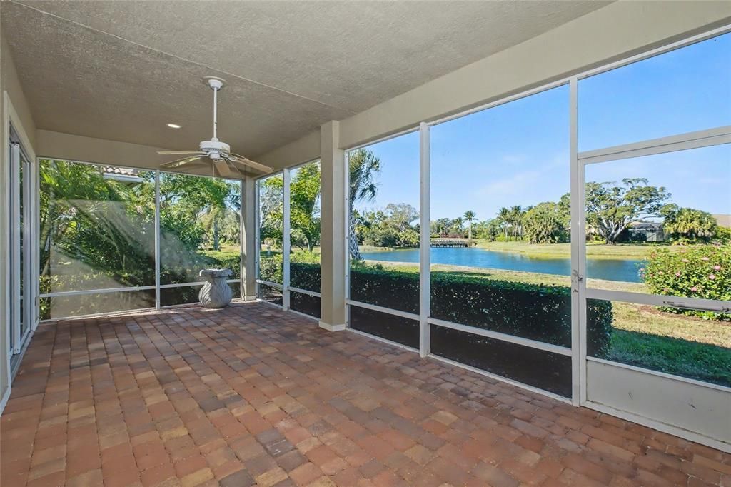 Activo con contrato: $599,000 (3 camas, 3 baños, 2489 Pies cuadrados)