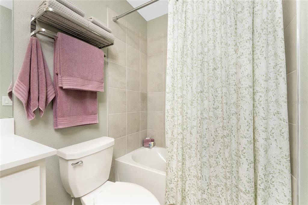 Activo con contrato: $299,900 (2 camas, 2 baños, 1380 Pies cuadrados)