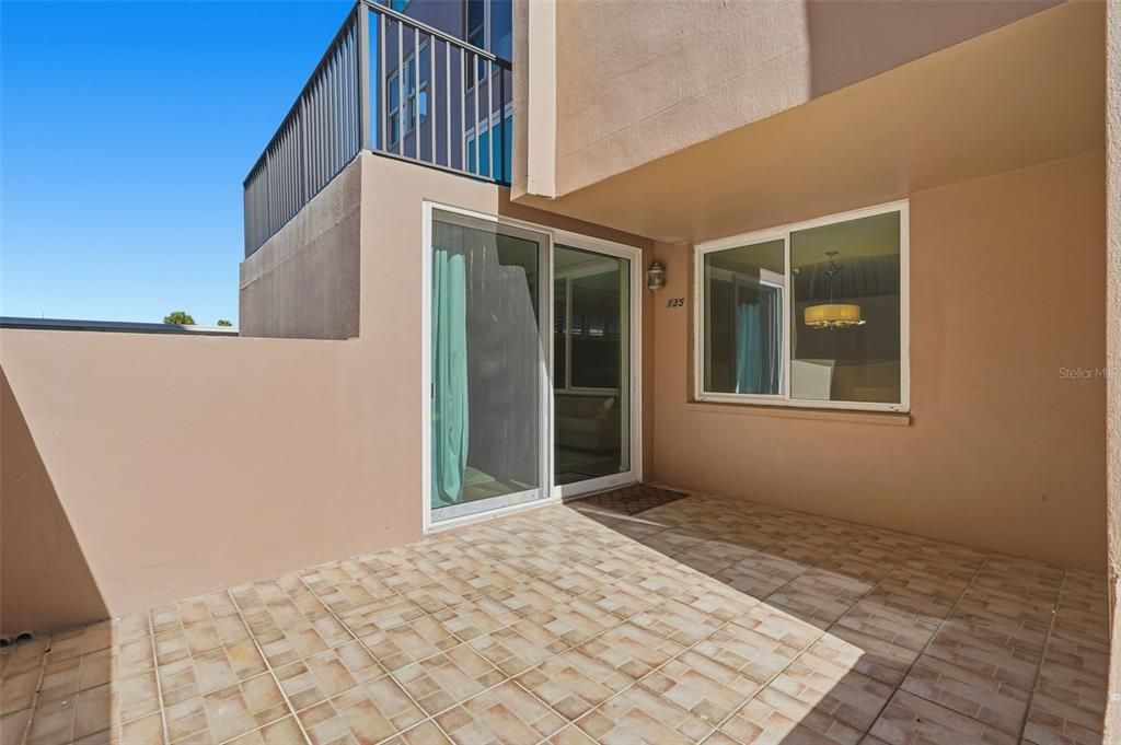 На продажу: $399,000 (2 спален, 2 ванн, 1330 Квадратных фут)