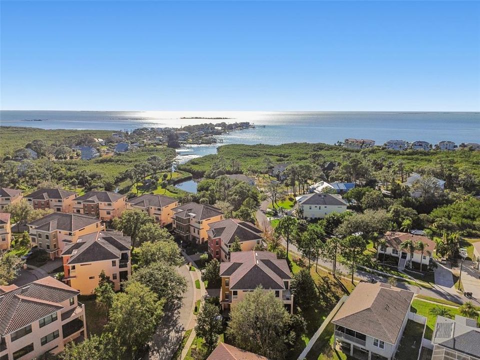 En Venta: $491,000 (3 camas, 3 baños, 2599 Pies cuadrados)