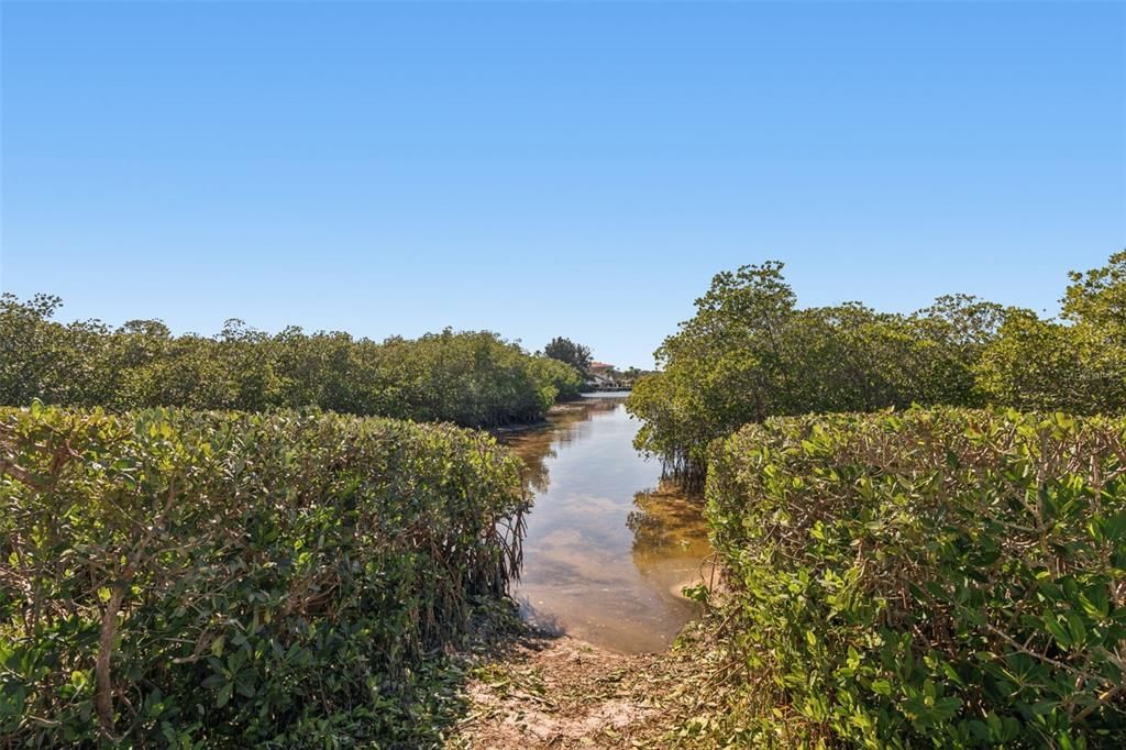 En Venta: $491,000 (3 camas, 3 baños, 2599 Pies cuadrados)