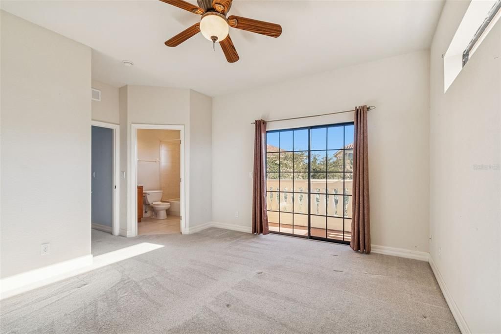 En Venta: $491,000 (3 camas, 3 baños, 2599 Pies cuadrados)