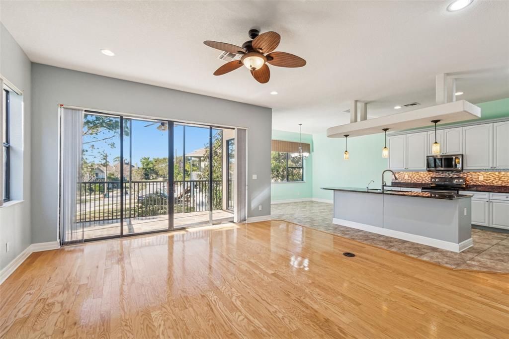 En Venta: $491,000 (3 camas, 3 baños, 2599 Pies cuadrados)