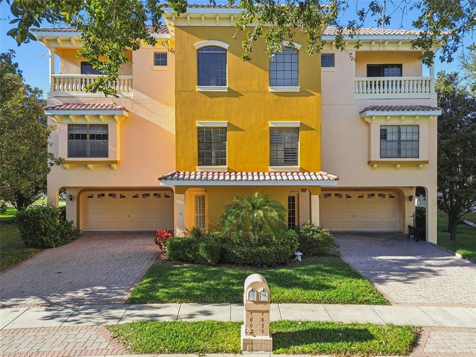 En Venta: $491,000 (3 camas, 3 baños, 2599 Pies cuadrados)