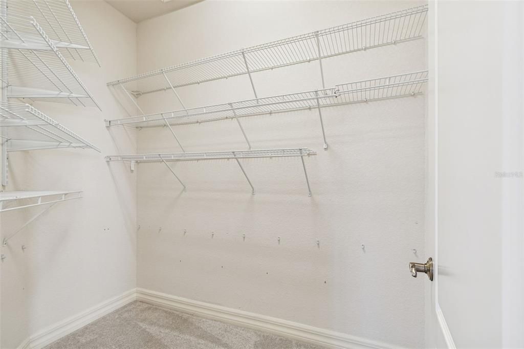 En Venta: $491,000 (3 camas, 3 baños, 2599 Pies cuadrados)