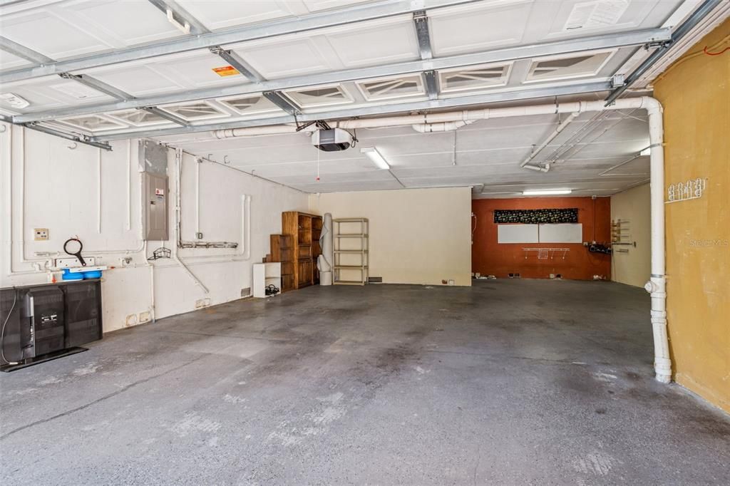 En Venta: $491,000 (3 camas, 3 baños, 2599 Pies cuadrados)