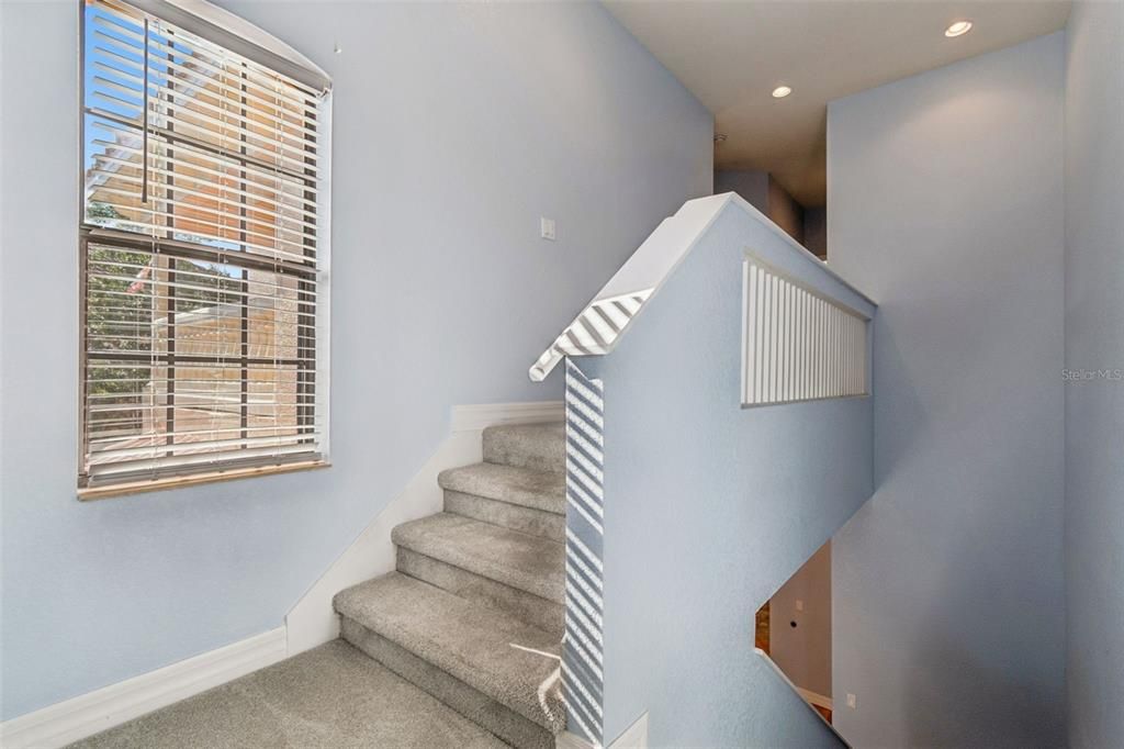 En Venta: $491,000 (3 camas, 3 baños, 2599 Pies cuadrados)
