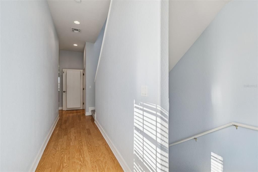 En Venta: $491,000 (3 camas, 3 baños, 2599 Pies cuadrados)