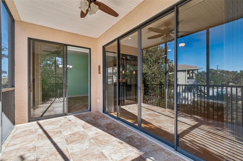 En Venta: $491,000 (3 camas, 3 baños, 2599 Pies cuadrados)