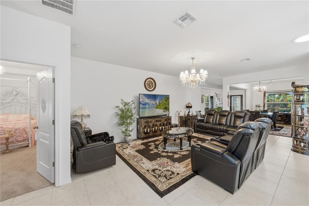 Active With Contract: $400,000 (4 beds, 3 baths, 2500 Square Feet)
