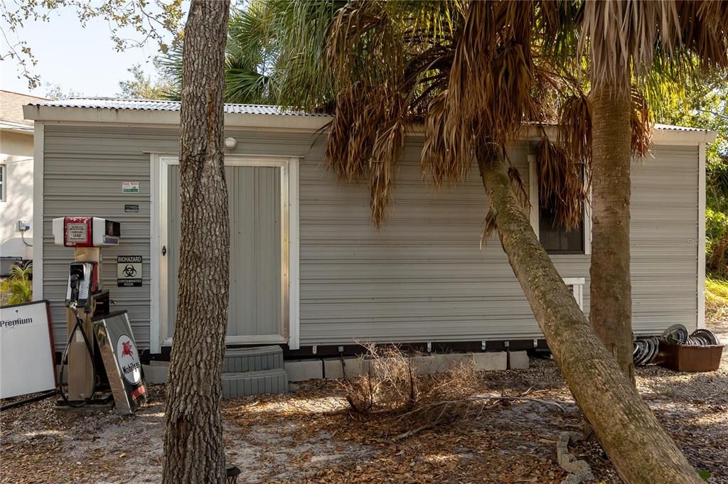 Active With Contract: $400,000 (4 beds, 3 baths, 2500 Square Feet)