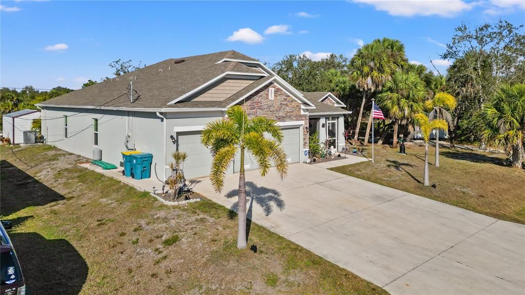 Active With Contract: $400,000 (4 beds, 3 baths, 2500 Square Feet)