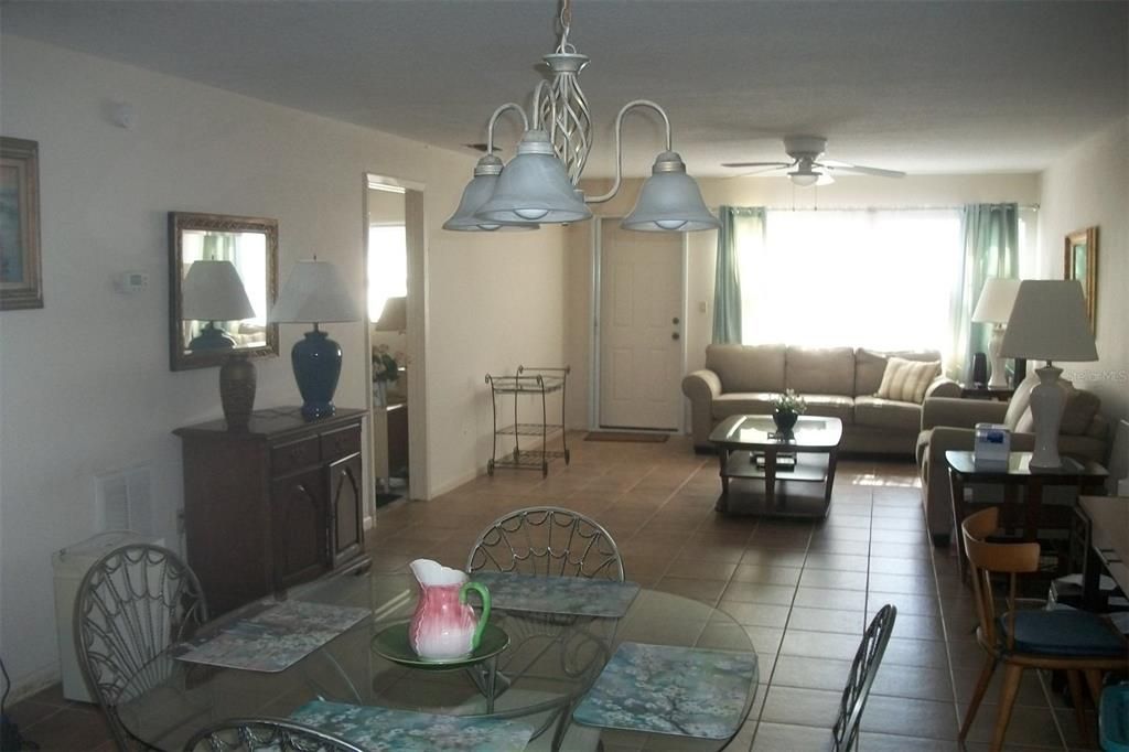 Activo con contrato: $119,000 (2 camas, 2 baños, 1150 Pies cuadrados)