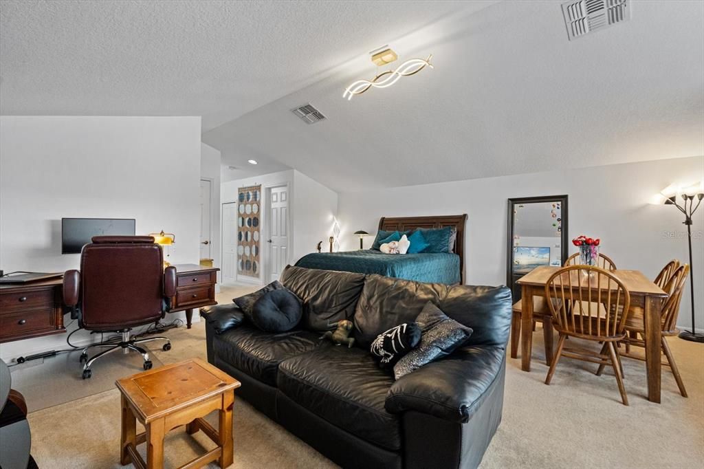 Под контрактом: $699,000 (4 спален, 4 ванн, 3241 Квадратных фут)