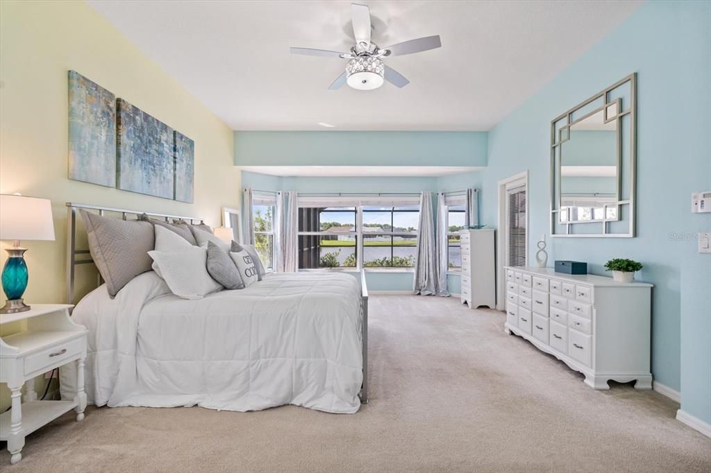 Под контрактом: $699,000 (4 спален, 4 ванн, 3241 Квадратных фут)