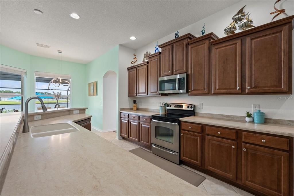 Под контрактом: $699,000 (4 спален, 4 ванн, 3241 Квадратных фут)