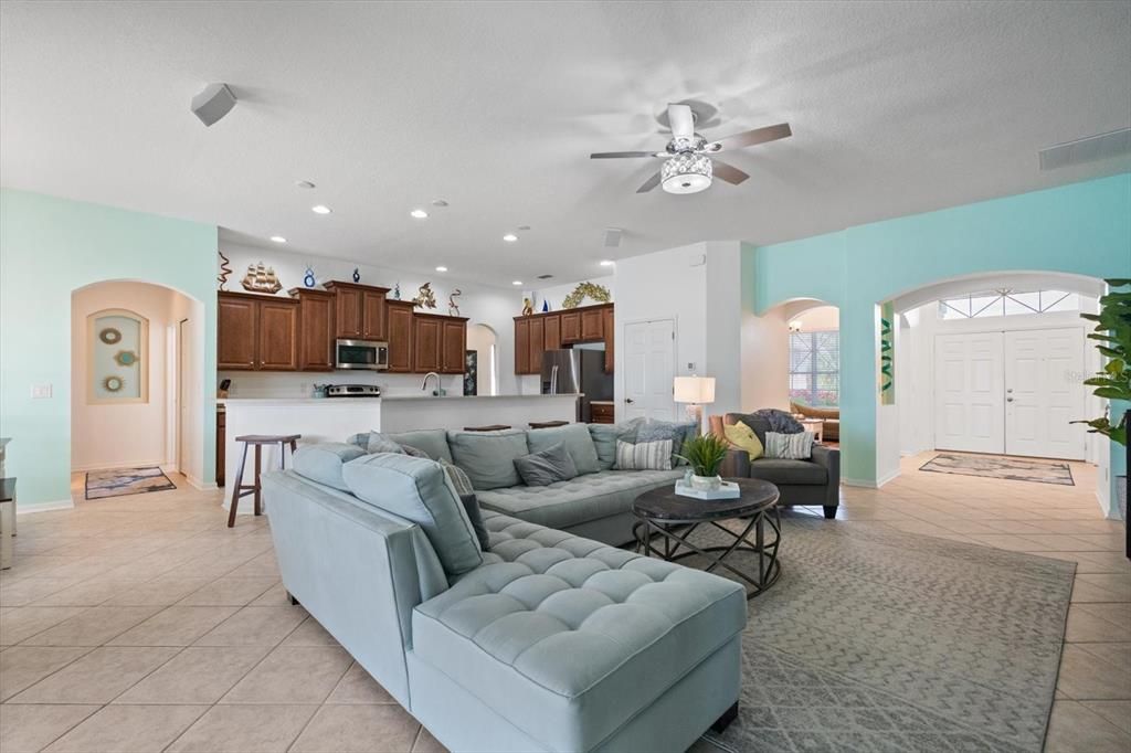 Под контрактом: $699,000 (4 спален, 4 ванн, 3241 Квадратных фут)