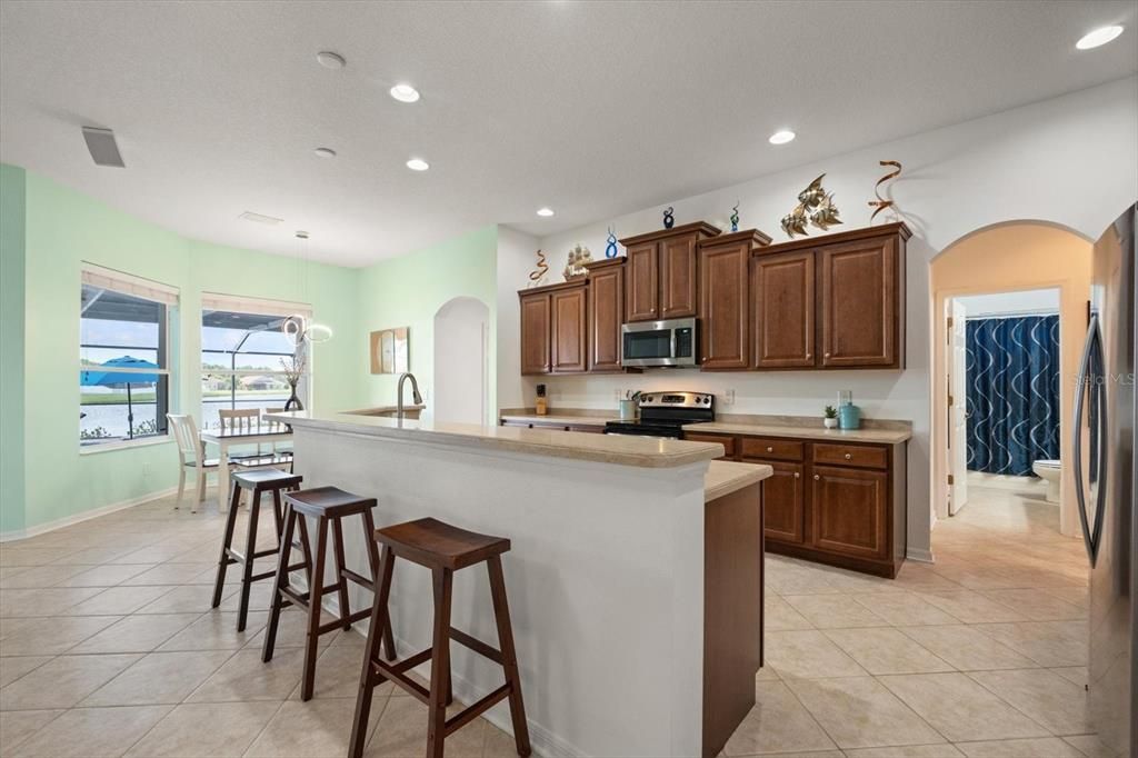 Под контрактом: $699,000 (4 спален, 4 ванн, 3241 Квадратных фут)