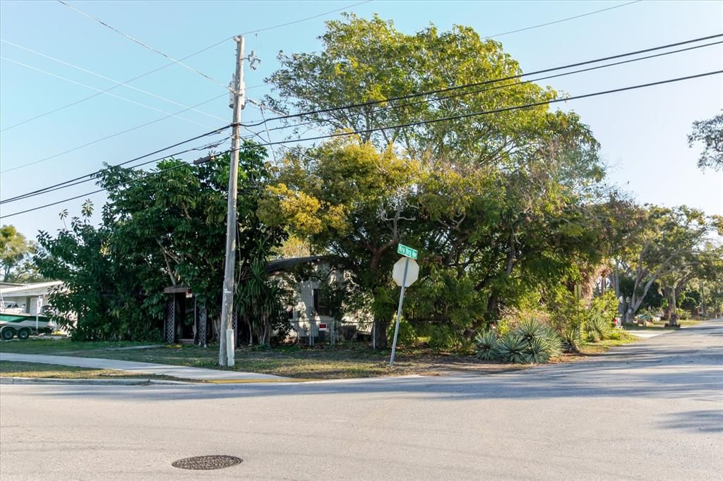 Active With Contract: $175,000 (2 beds, 2 baths, 1056 Square Feet)