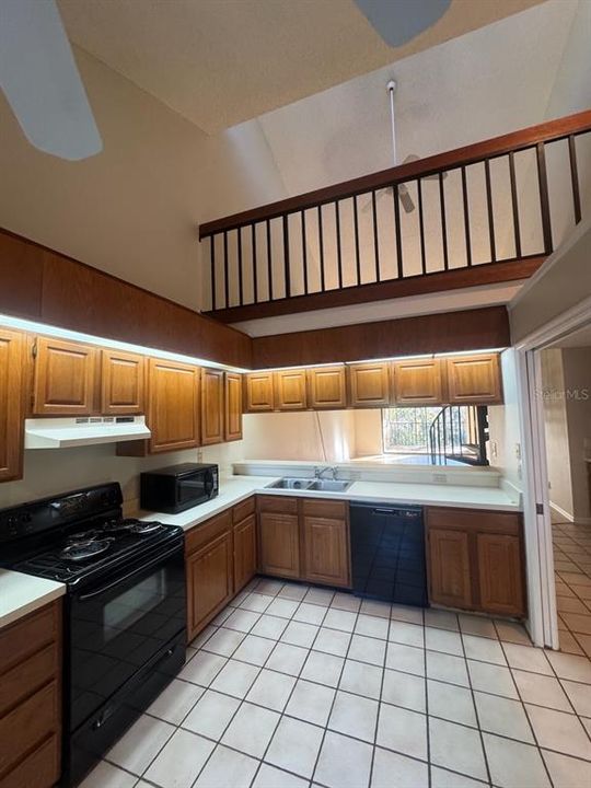 Под контрактом: $2,150 (2 спален, 2 ванн, 1502 Квадратных фут)