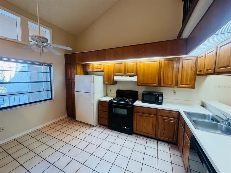 Под контрактом: $2,150 (2 спален, 2 ванн, 1502 Квадратных фут)