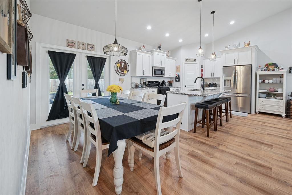 For Sale: $340,000 (3 beds, 2 baths, 1616 Square Feet)